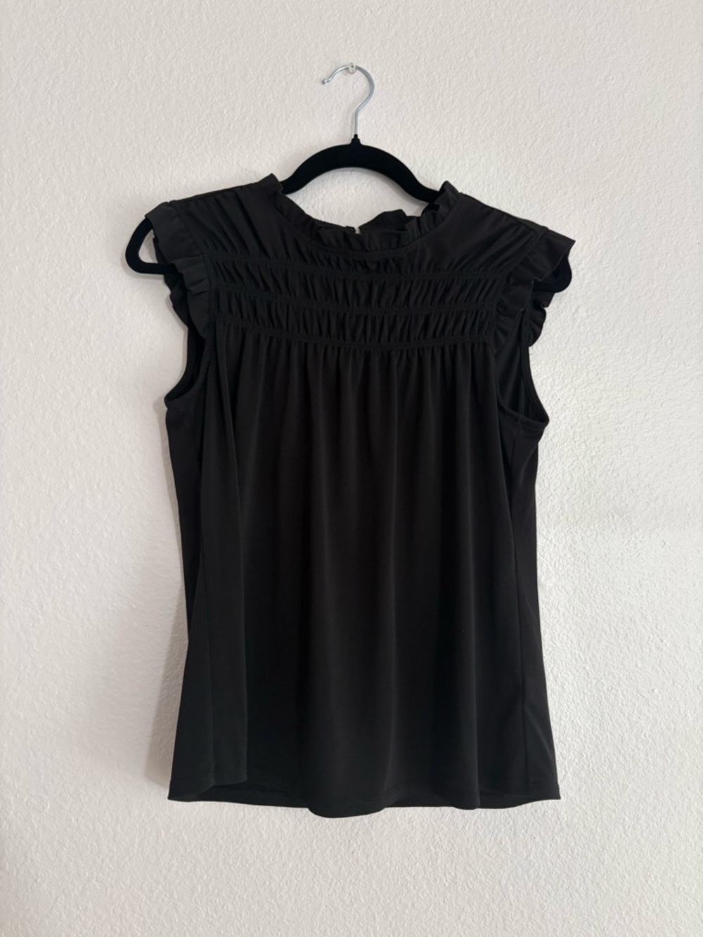 Adriana Papell Size M Gathered High Neck Black Ruffled Cap Sleeve